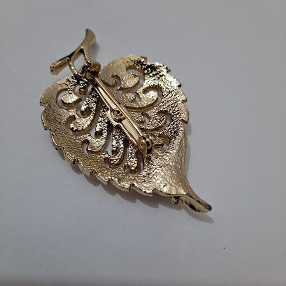 Goldtone Leaf brooch NWOT - Picture 2 of 7
